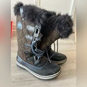 Brown Sorel snow boots us6